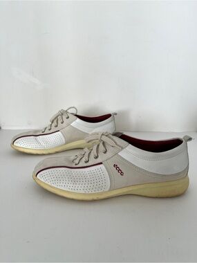 Ecco Woman’s Size 40 Leather Shoes ( Fit Like Size 39)